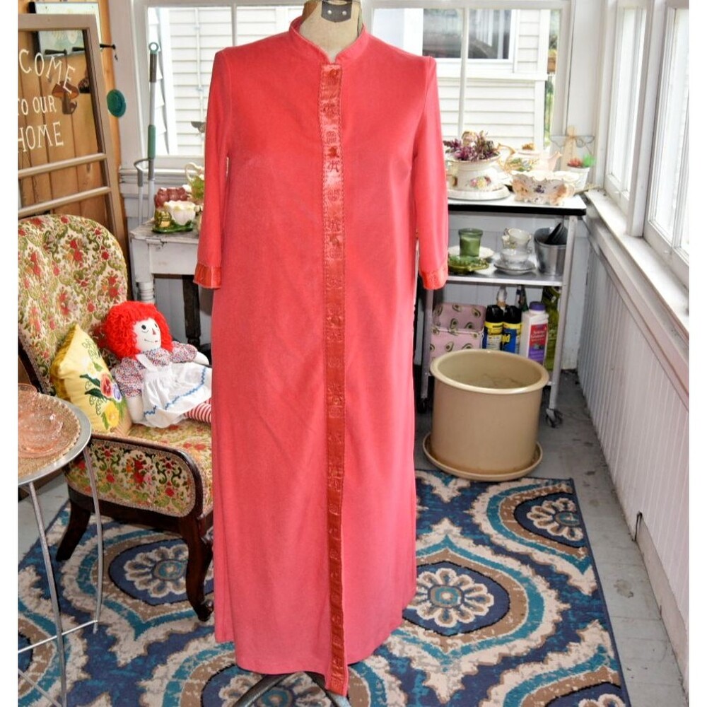 Vintage 60s Lorraine Plush Nightgown Robe Coral Pink Asian Embroidered Size Sm